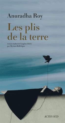 LES PLIS DE LA TERRE [Anuradha Roy/Actes Sud]