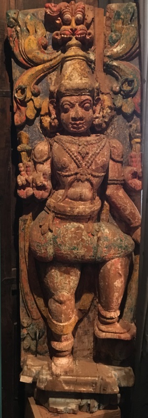 Panneau en bois peint de temple ancien, dvarapala shivaïte et torana