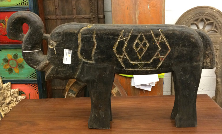 Eléphant ancien en bois, plat, 46x73 cm