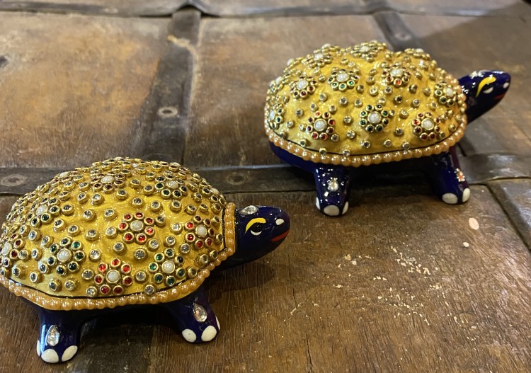 Tortue en metal peint+perles,11x9,8cm