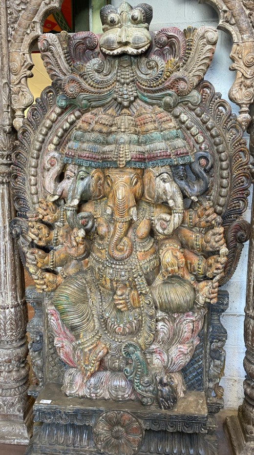 Ganesh en bois peint,5 tetes-8 bras, 212x117cm