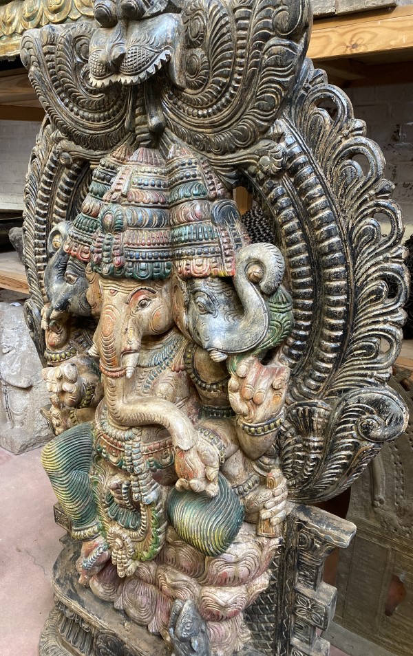 Ganesh en bois peint, 3 tetes-4 bras, 154x93cm