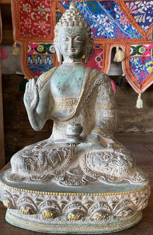 Bouddha assis en metal, Vitarka-Mudra, 32cm