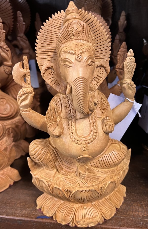 Ganesh assis, 2 liens, bois clair 26cm