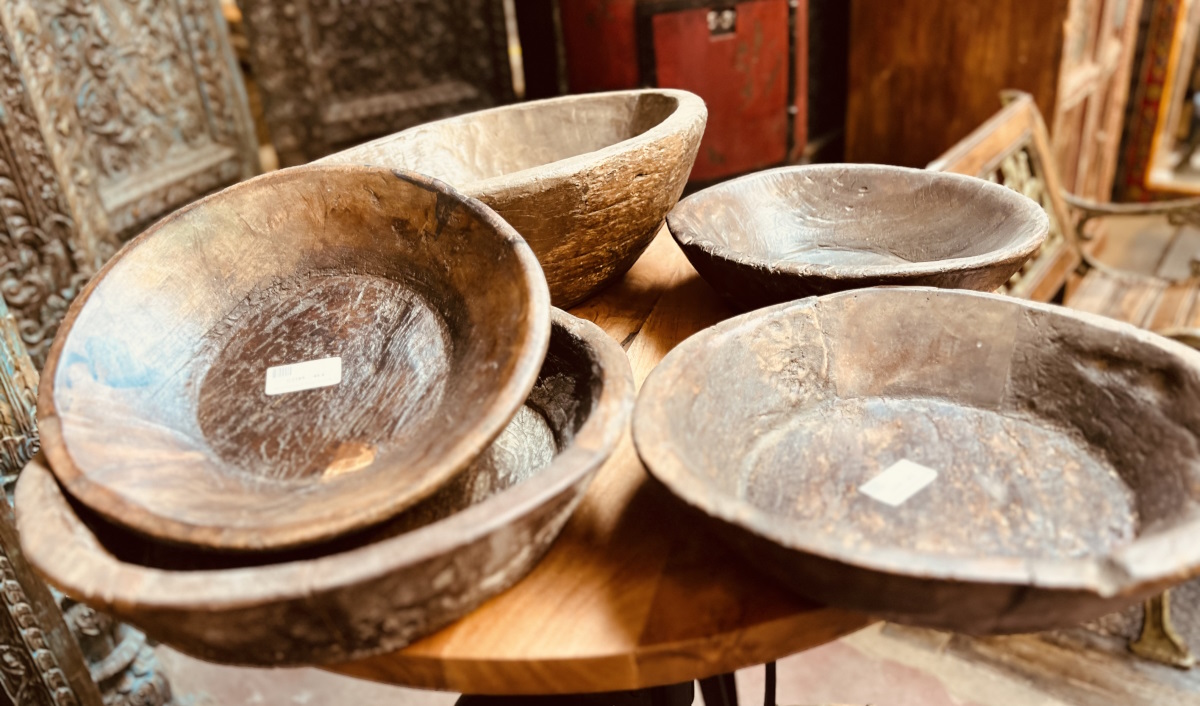 Plat en bois naturel fonce, 17x 52/58 cm