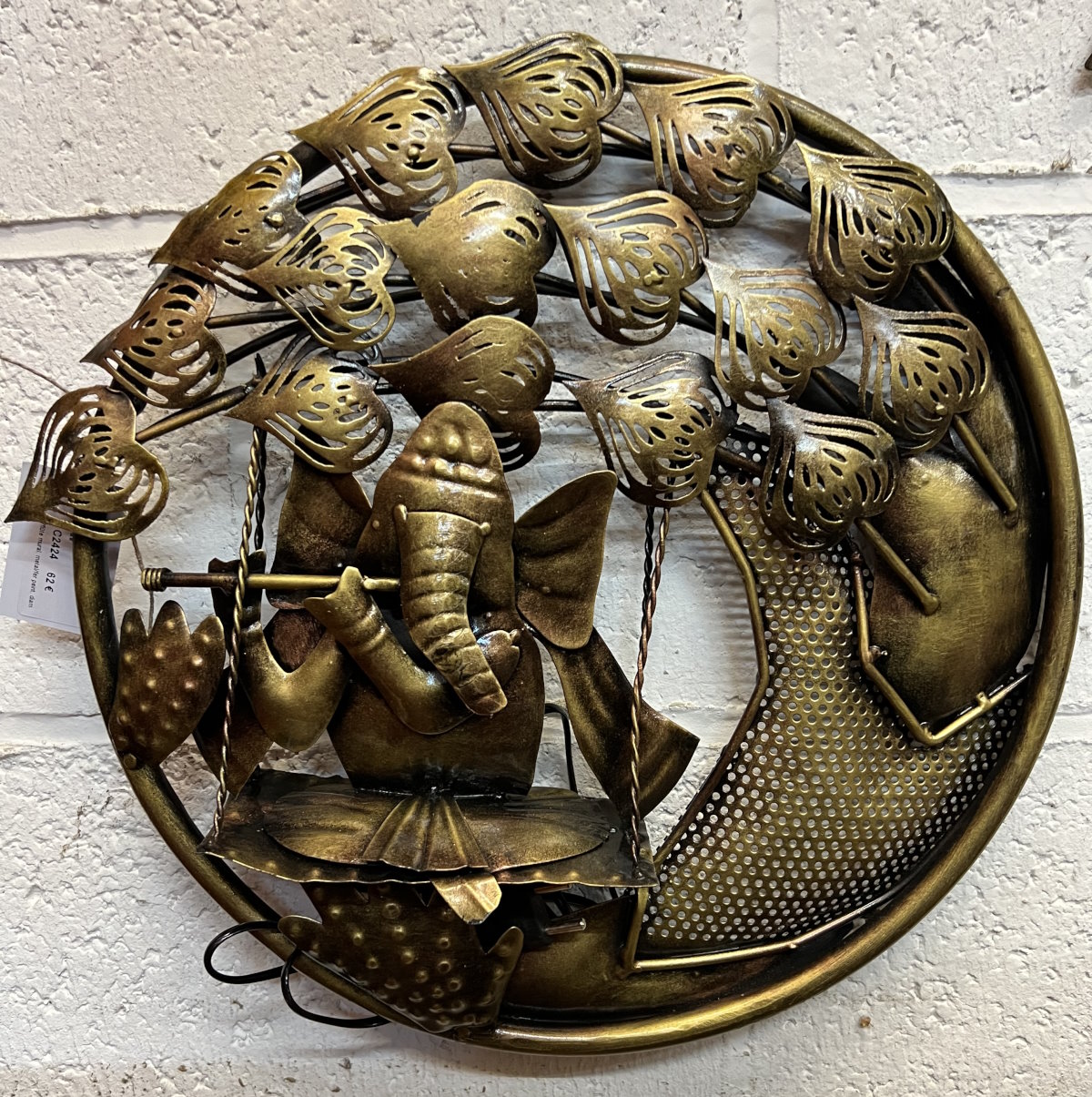 Ganeh / flûte mural, metal / fer peint, diam 39cm