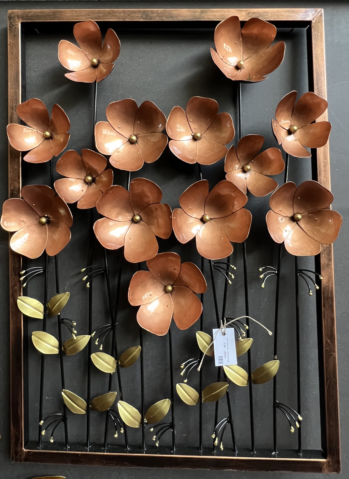 Fleurs brunes / tiges vertes, mural, metal / fer peint, 90x63 cm