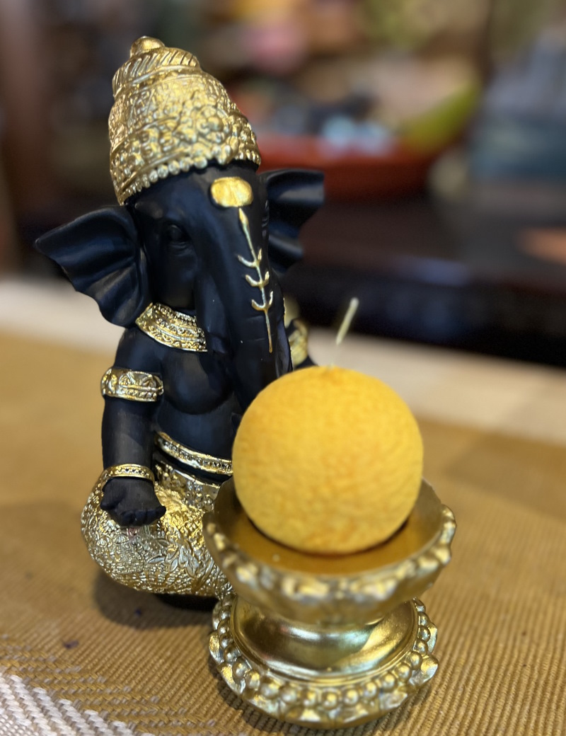 Porte-bougie Ganesh 17,5 cm en résine - doré [DG]