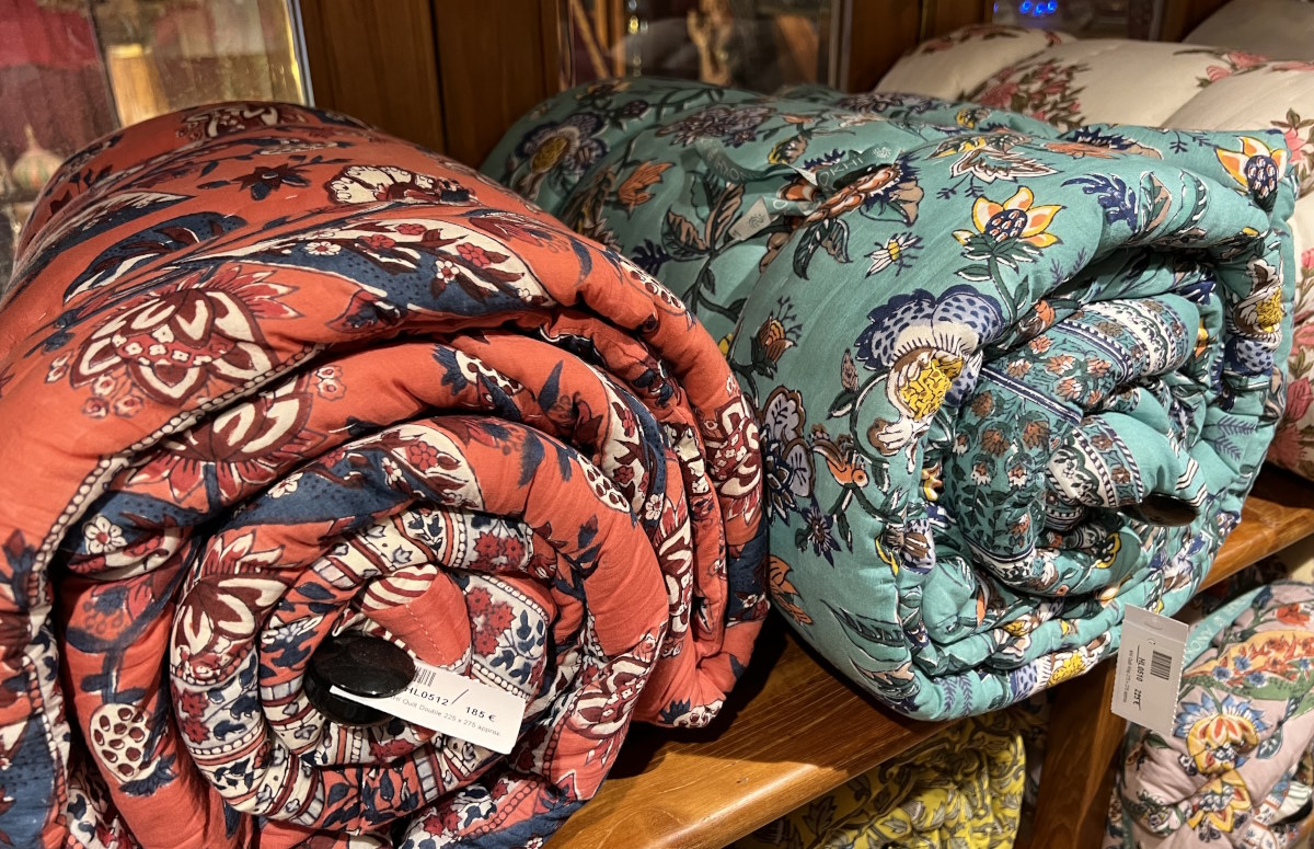 KHI Quilt King 275 x 275 approx. couvre lit