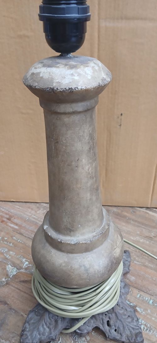 pied de lampe metal et pierre ancien