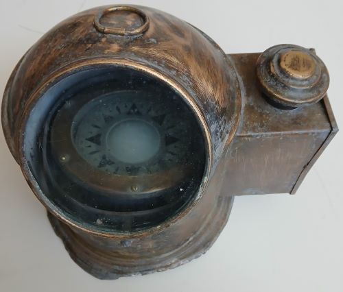 Lampe de bateau ancienne avec boussole