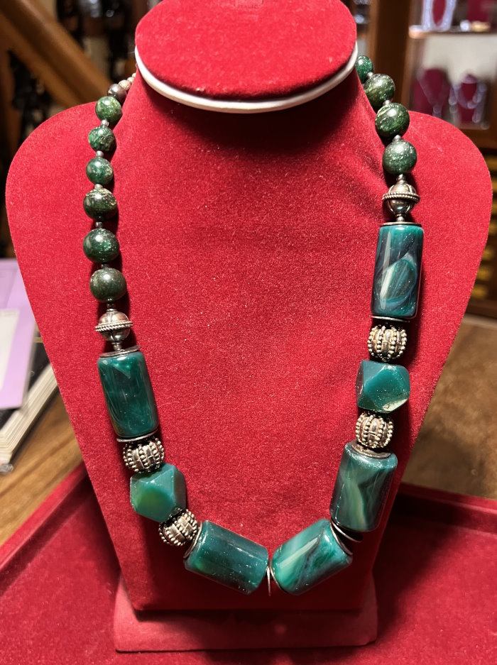 Collier argent et pierres