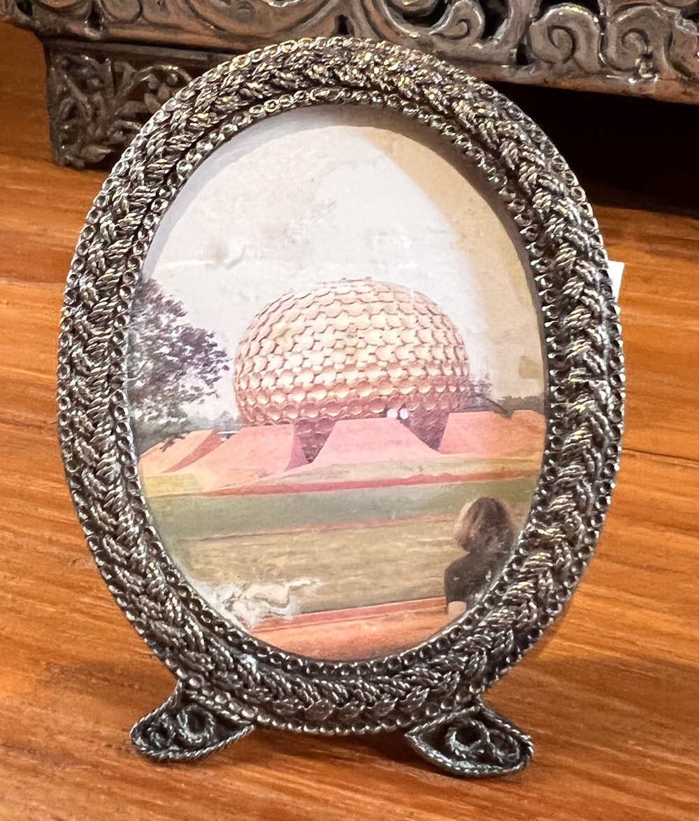 Cadre argent avec photo d'Auroville