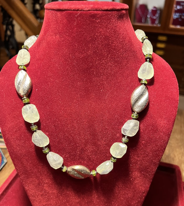 Collier argent et pierres