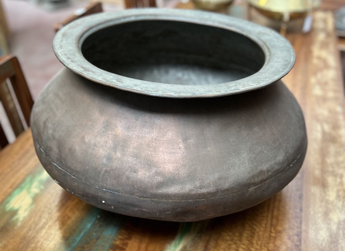 Pot en metal / cuivre rouge  /  jarre, diam 60-65 cm