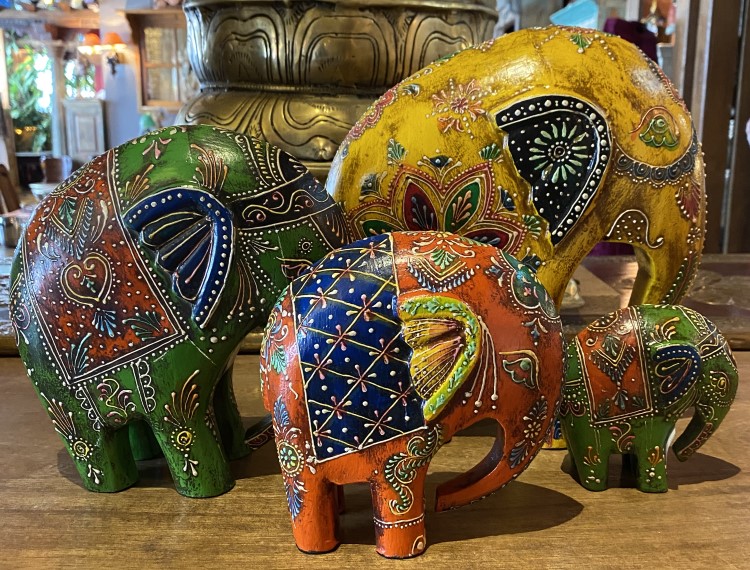 Elephant en bois peint, 26x24cm