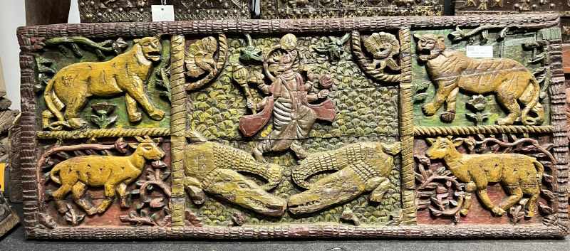 Panneau tribal bois peint, Varaha, croco, tigre...47,5x117,5 cm