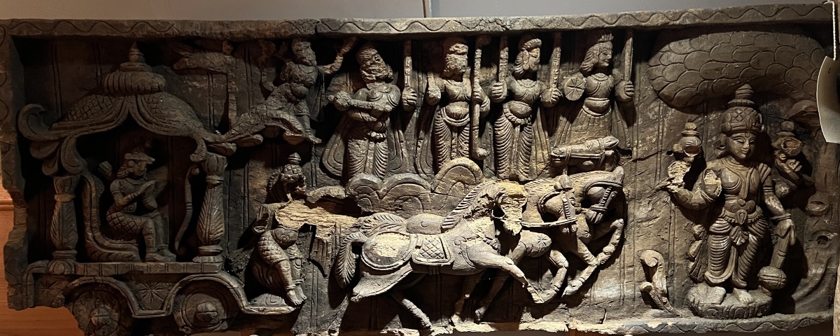 Panneau bois ancien: char Arjuna / Krishna, 35x92 cm