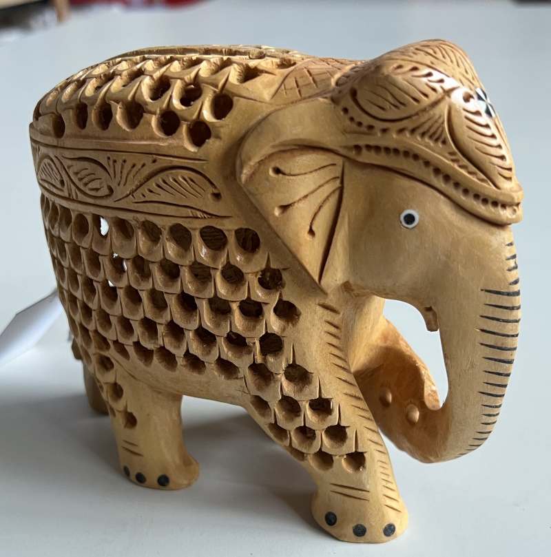 Elephant bois ajoure, bb, 13x14,5cm