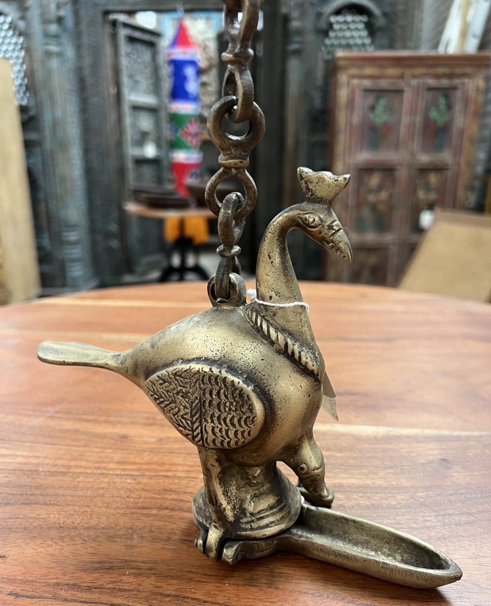 Lampe &agrave; huile, bec verseur et paon, 17x21 cm