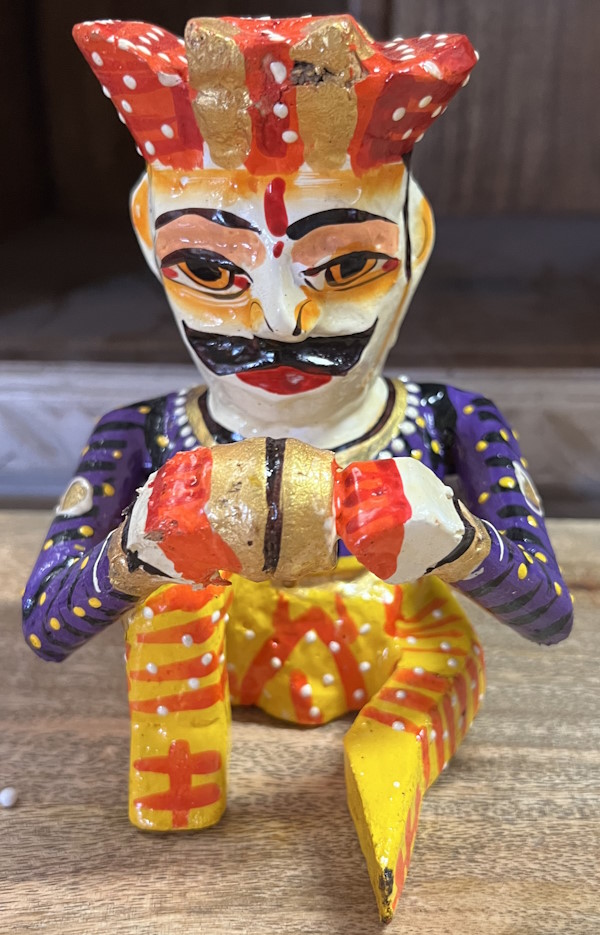 Musicien du Rajasthan, bois peint, 15,5cm