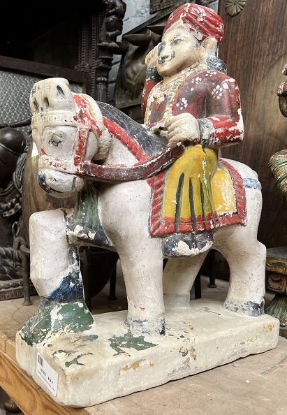 Cavalier chevauchant un cheval, ancien, pierre peinte, 45x39 cm