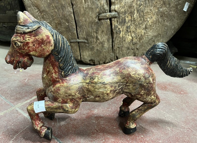 Cheval bois peint rouge, 31 x 44 cm