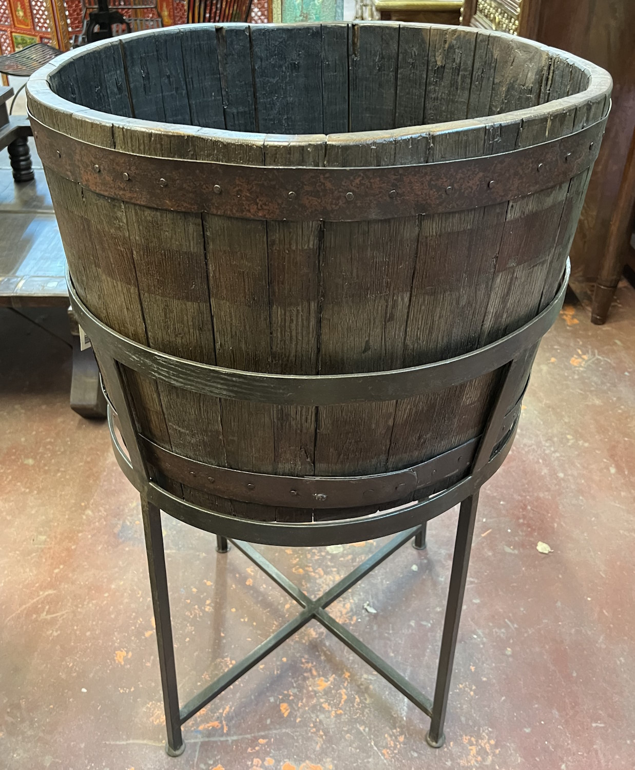 Pot / bac en bois-jardinière, sur pied metal, 98xdiam 62 cm