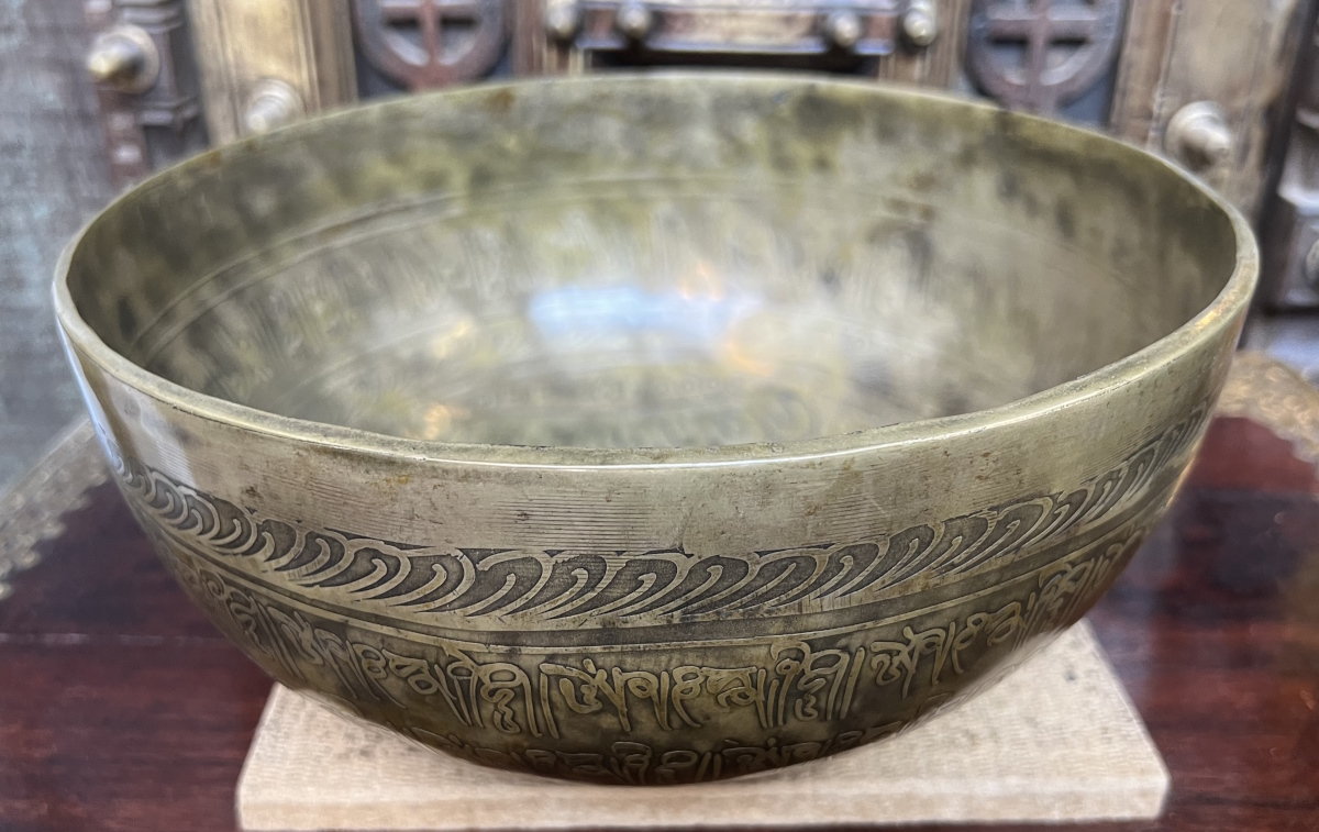 Bol chantant tibétain, motif bd gravé, diam 20-21 cm