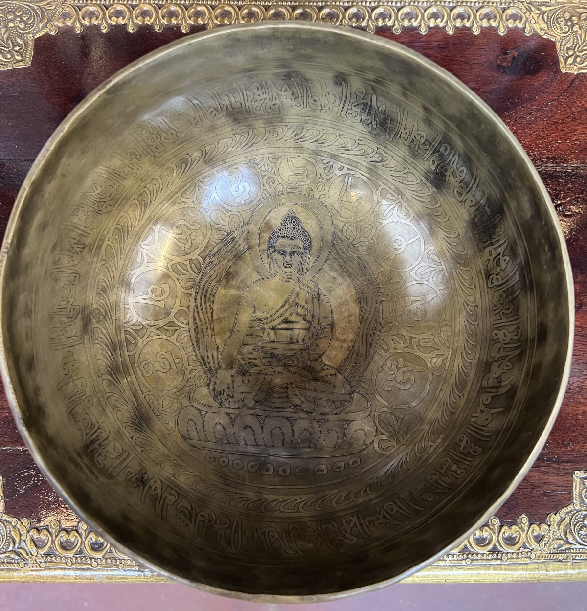 Bol chantant tibétain, motif bd gravé, diam 23-24 cm