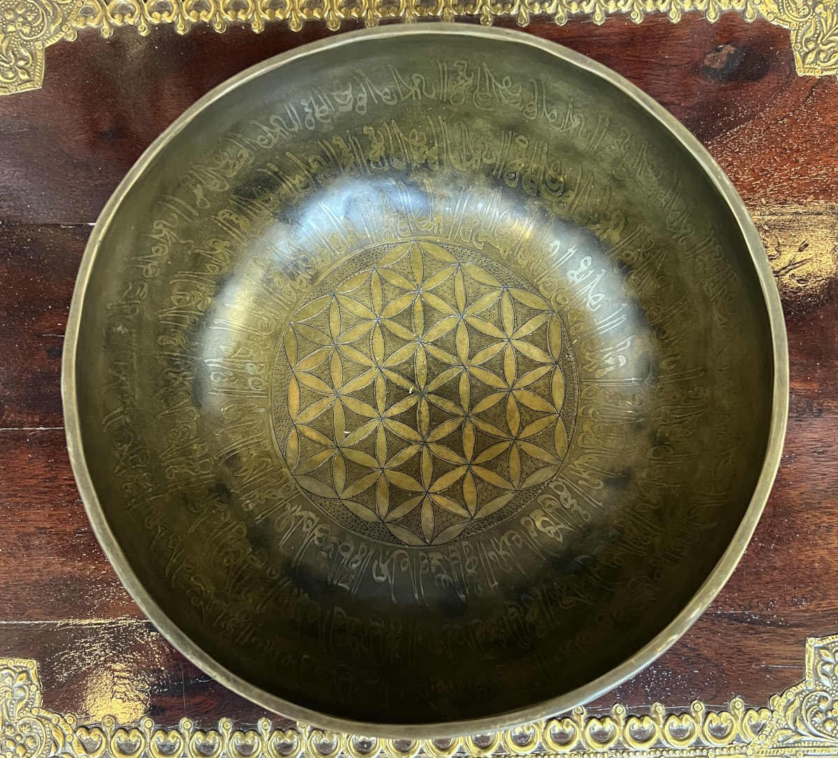 Bol chantant tibétain, motif bd gravé, diam 25-26 cm