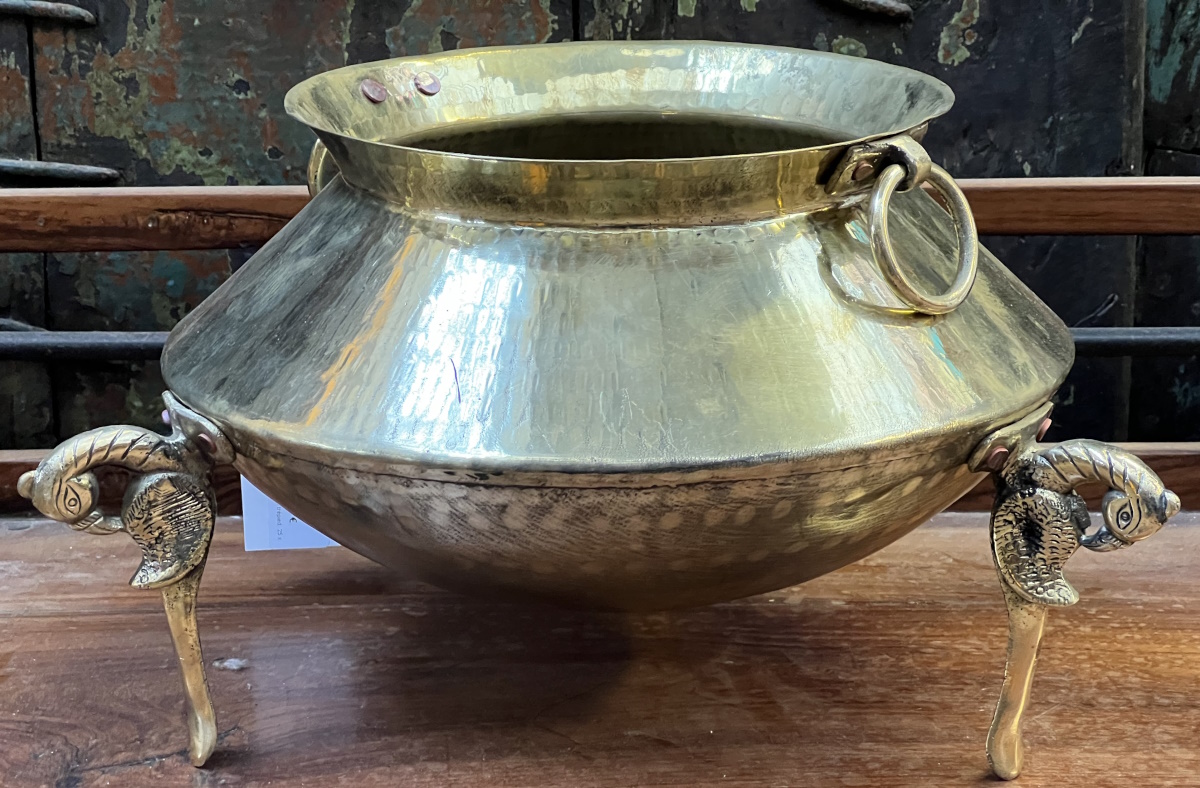 Pot à eau / kilikudam, métal trépied, 25 x diam 40cm
