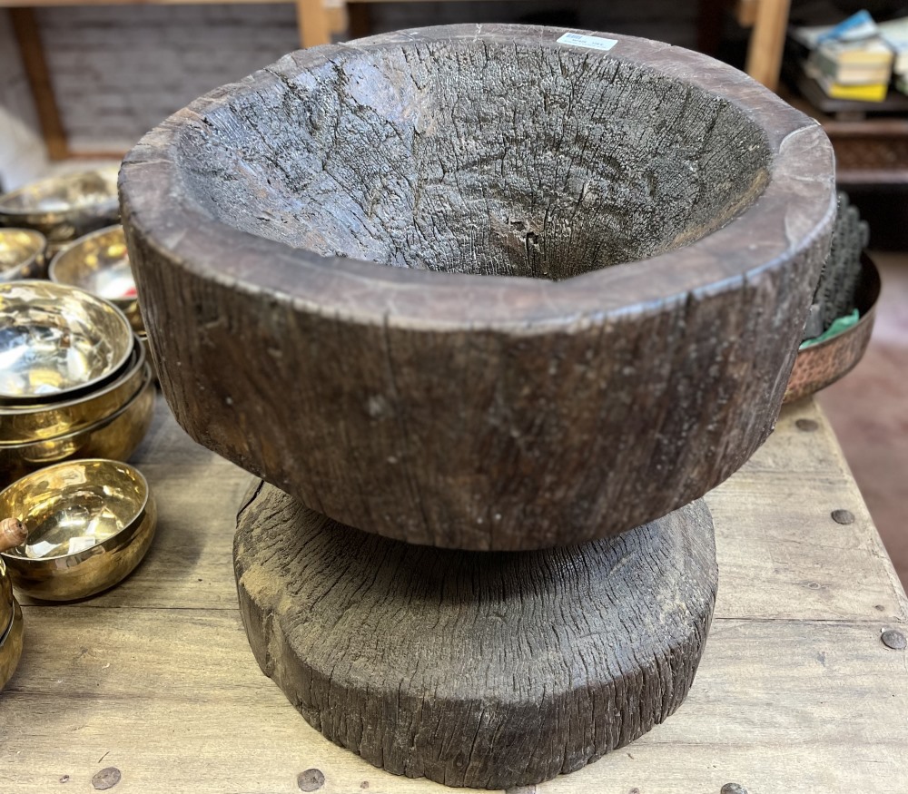Mortier / okali en bois naturel, sur pied, 46x diam 51cm