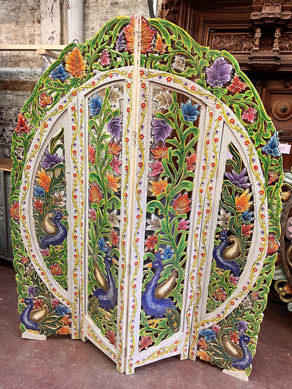 Paravent blanc color&eacute; motifs floraux avec Paons 185 X 200