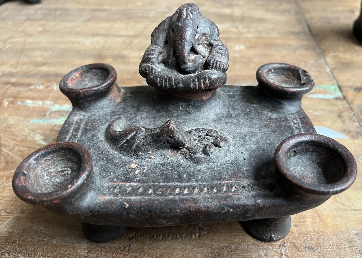 Lampe &agrave; huile Ganesh terre cuite 16X10