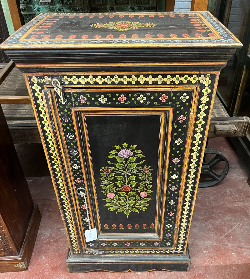 Meuble peint  H90x L50x P32