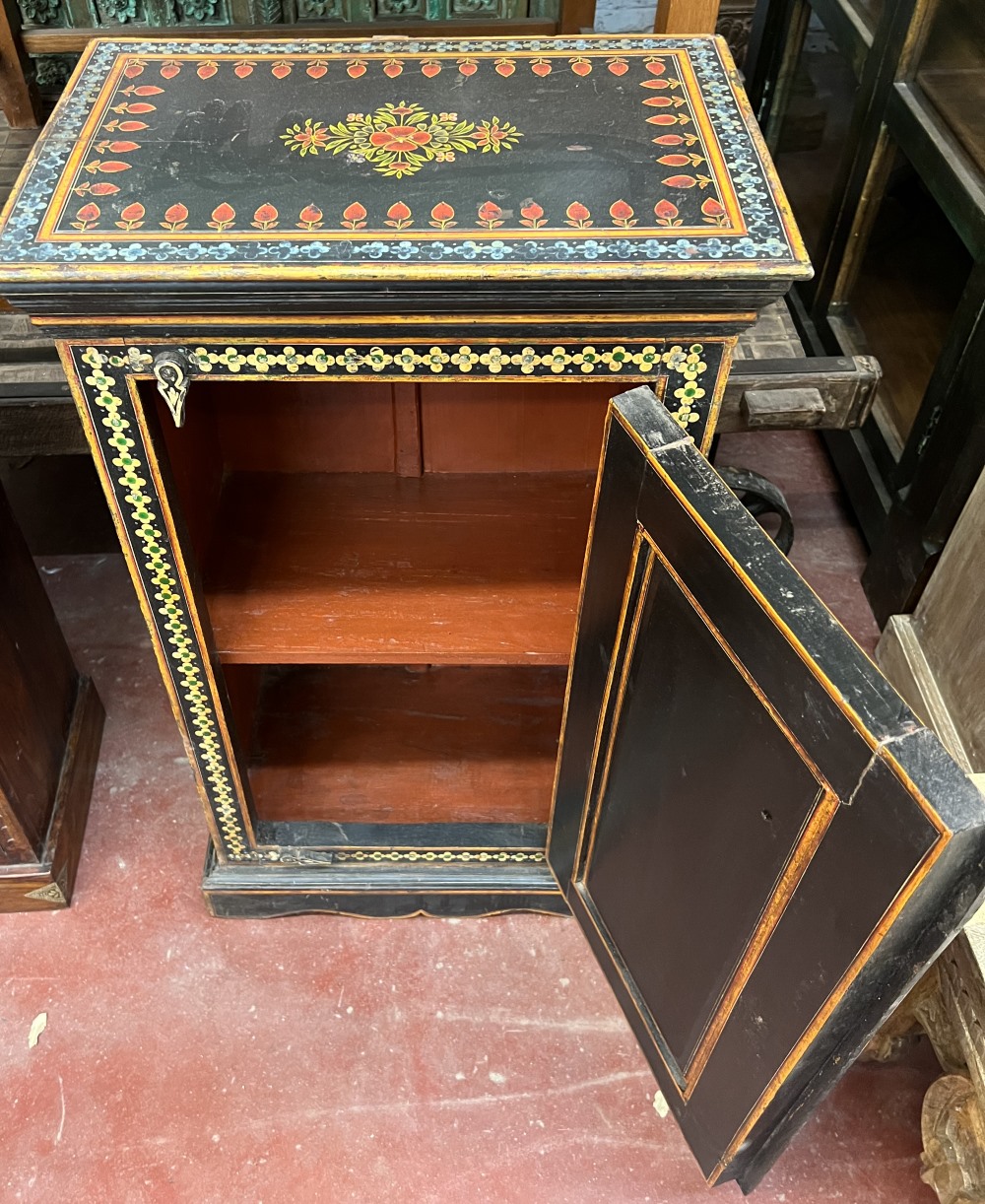 Meuble peint  H90x L50x P32