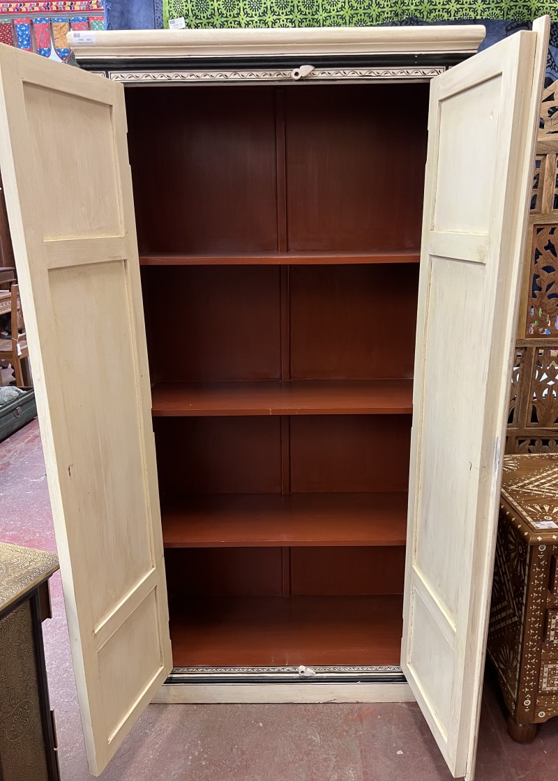 Meuble peint  H180x L90x P38