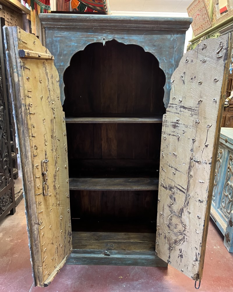 Armoire portes anciennes   H176x L88x P46