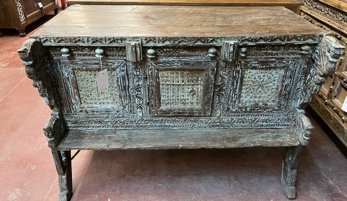 Damchiya ancienne  H90 xL122 x P51 (dowry box) Gujarat