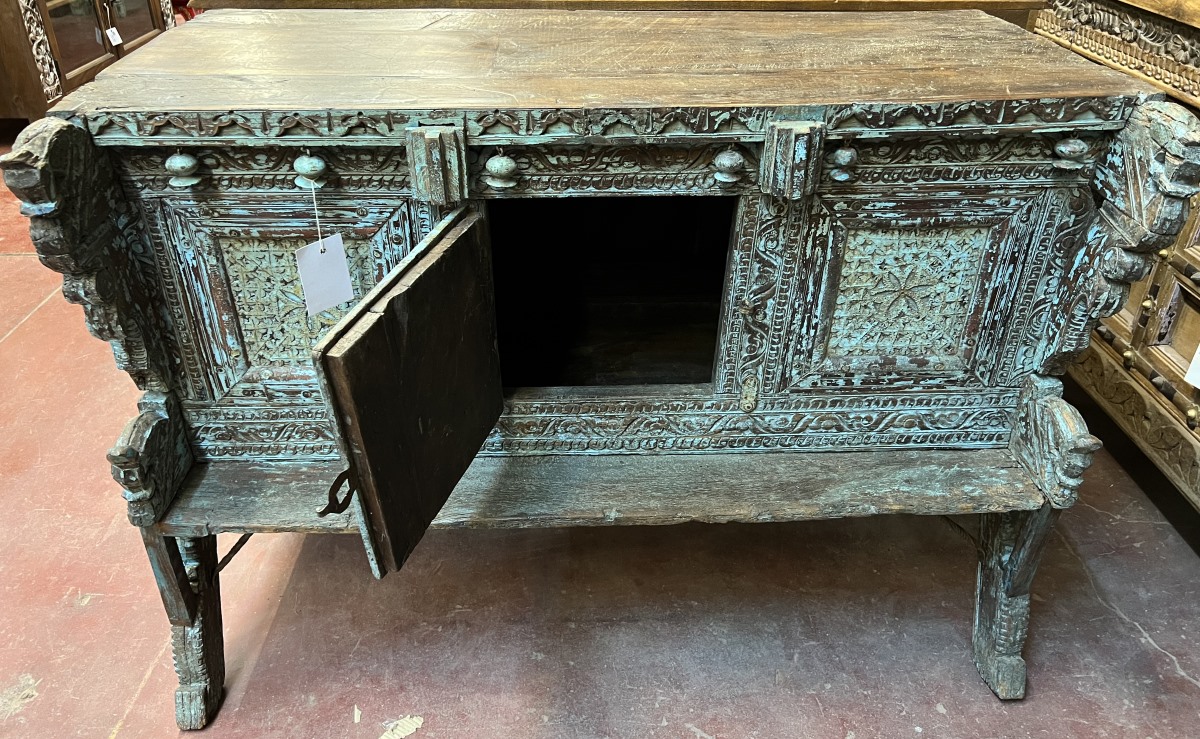 Damchiya ancienne  H90 xL122 x P51 (dowry box) Gujarat