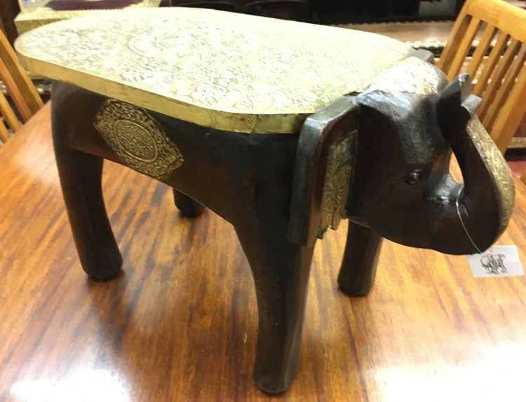 Table Elephant 47/26/31