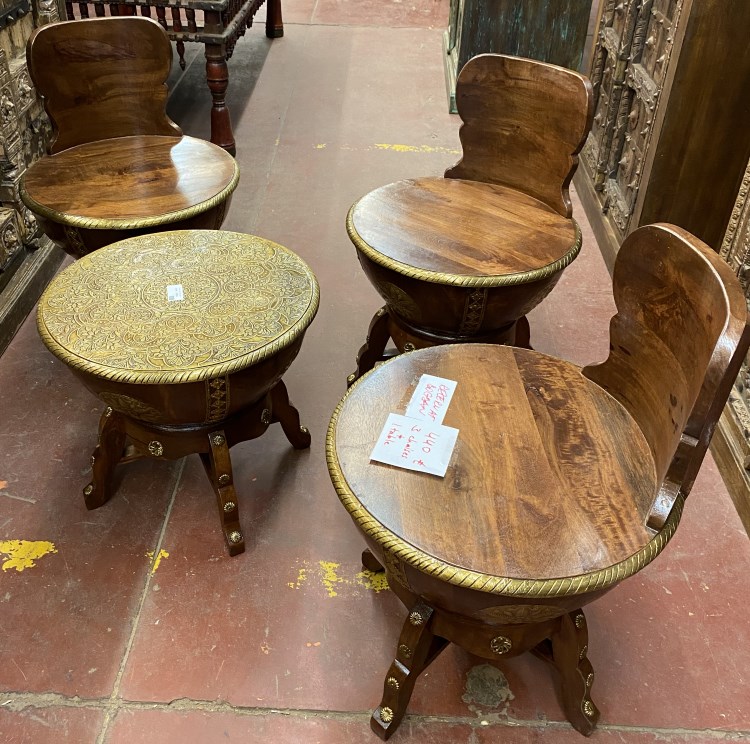 petite table ronde+3 chaises