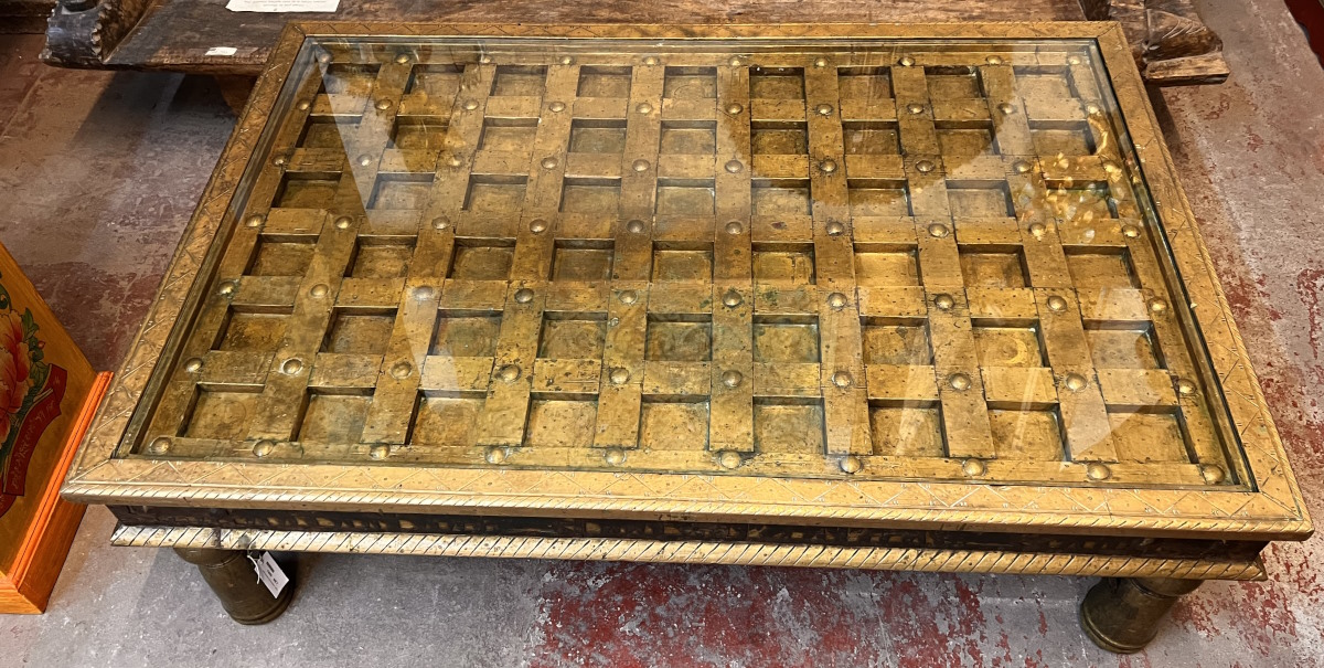 Table ancienne vitrée en laiton - H41 l135 L90