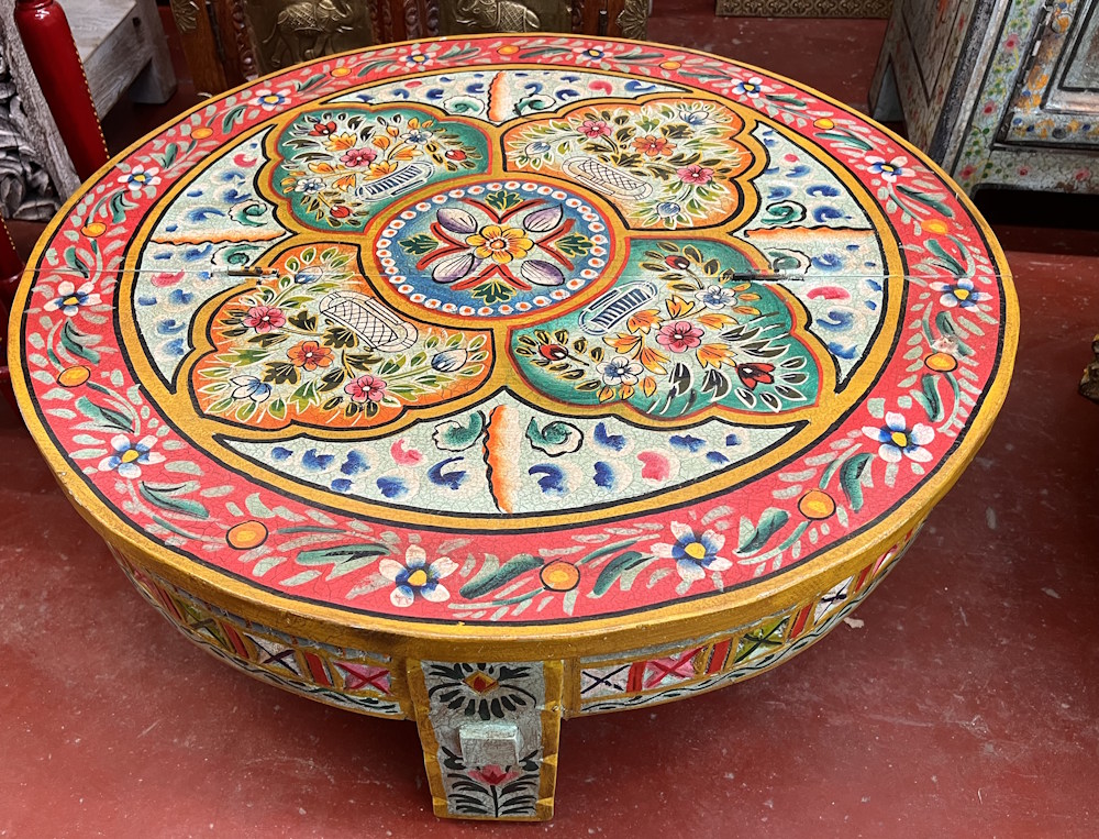 Table Shaki avec couvercle