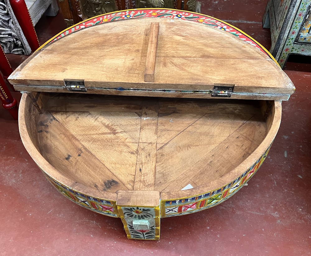 Table Shaki avec couvercle