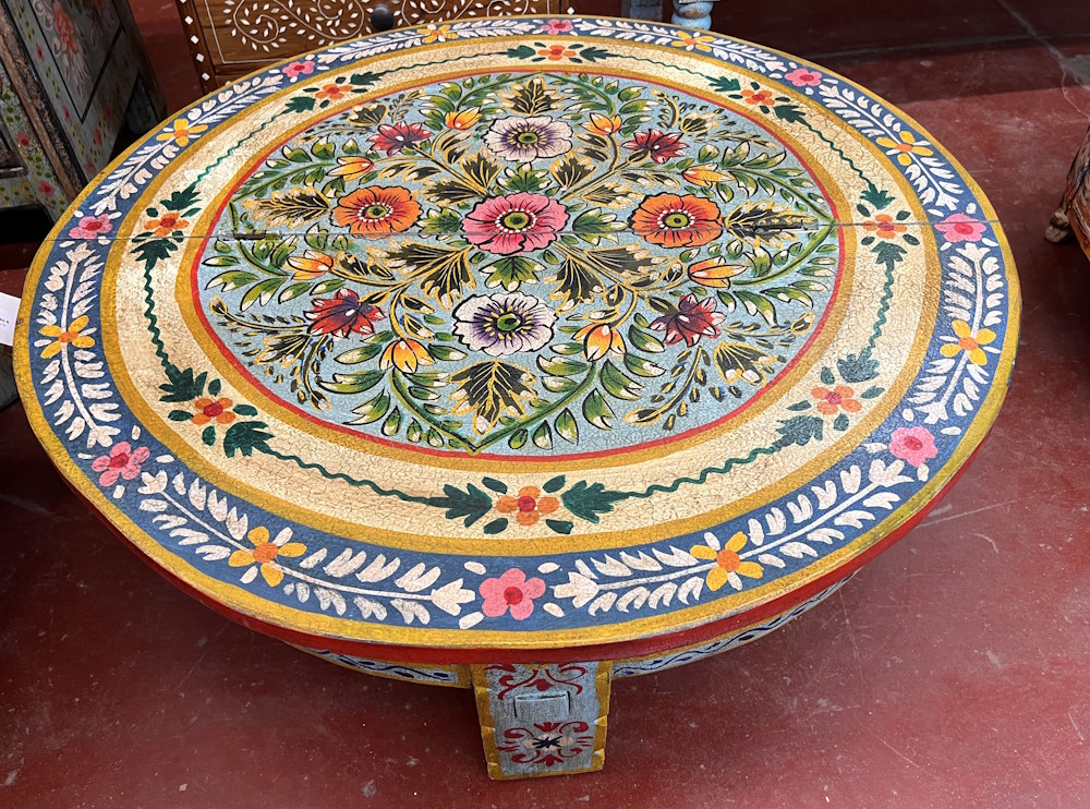 Table Shaki avec couvercle