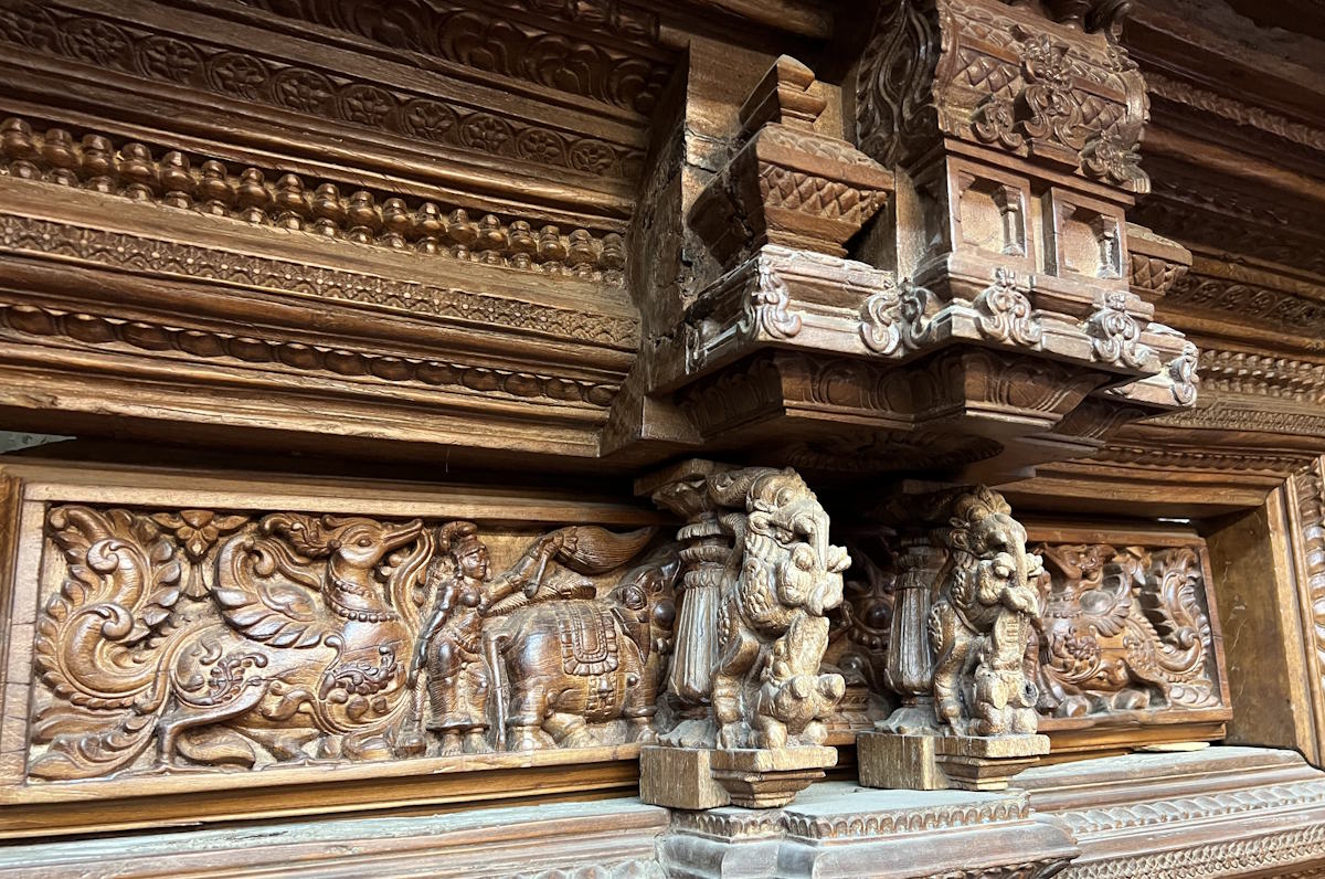 Porte ancienne en bois/teck sculpt&eacute;, Chettinad, 250x154cm