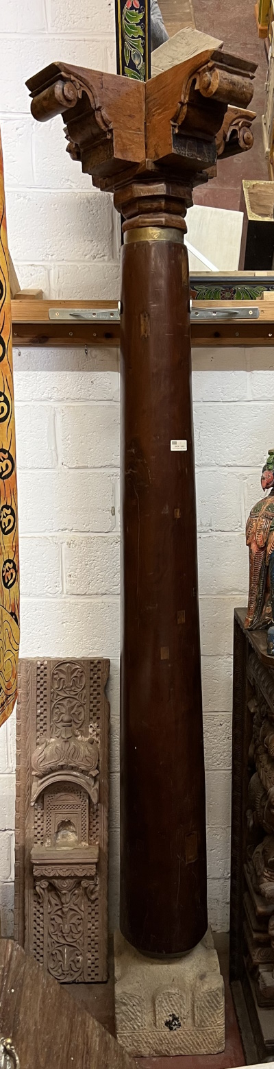 Colonne en bois / teck rouge, chapiteau en croix, 252cm