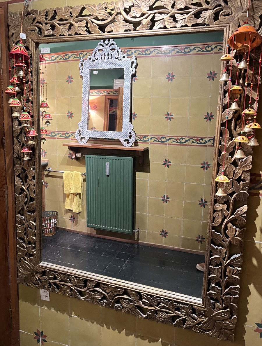 Miroir: cadre bois ajouré, doré, 155x122 cm